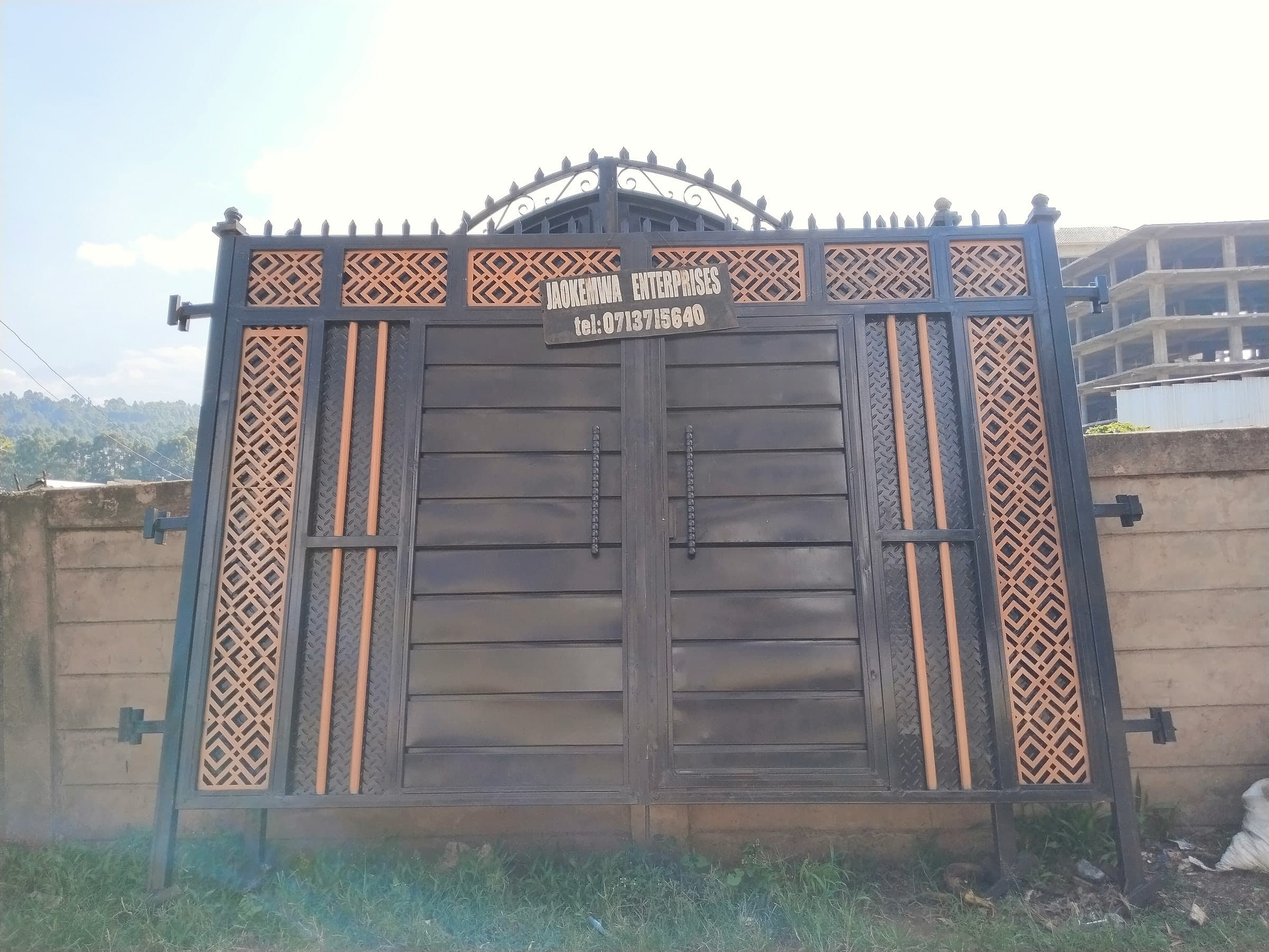 Black & Copper Lattice Compound Gate