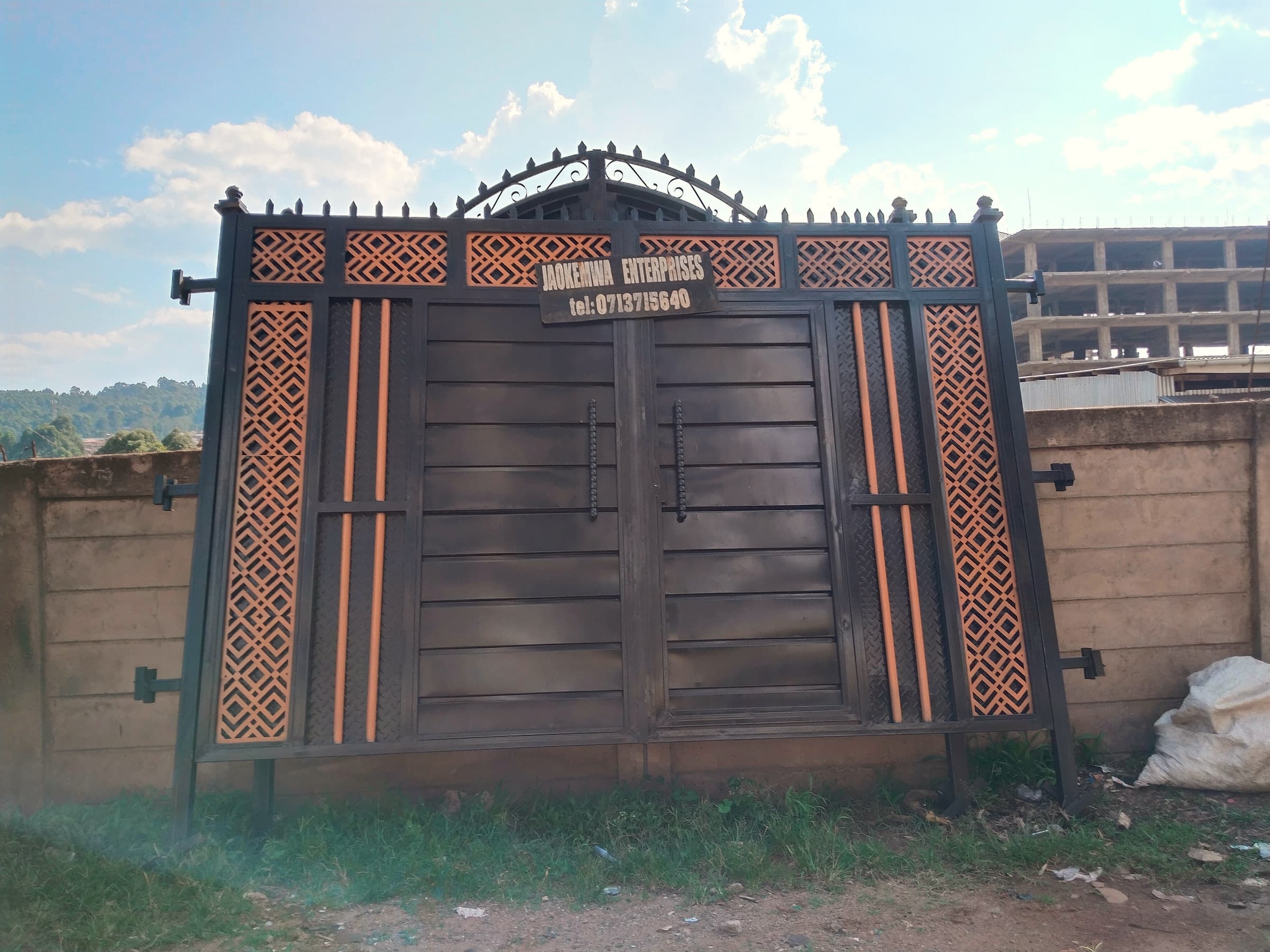 Black & Copper Lattice Compound Gate
