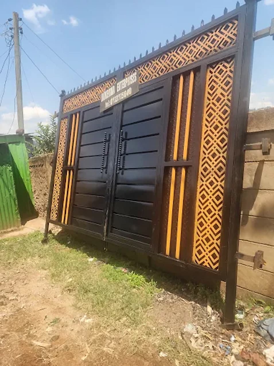 Black & Copper Lattice Gate