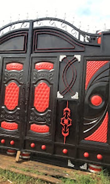 Black & Red Medallion Gate — Detail
