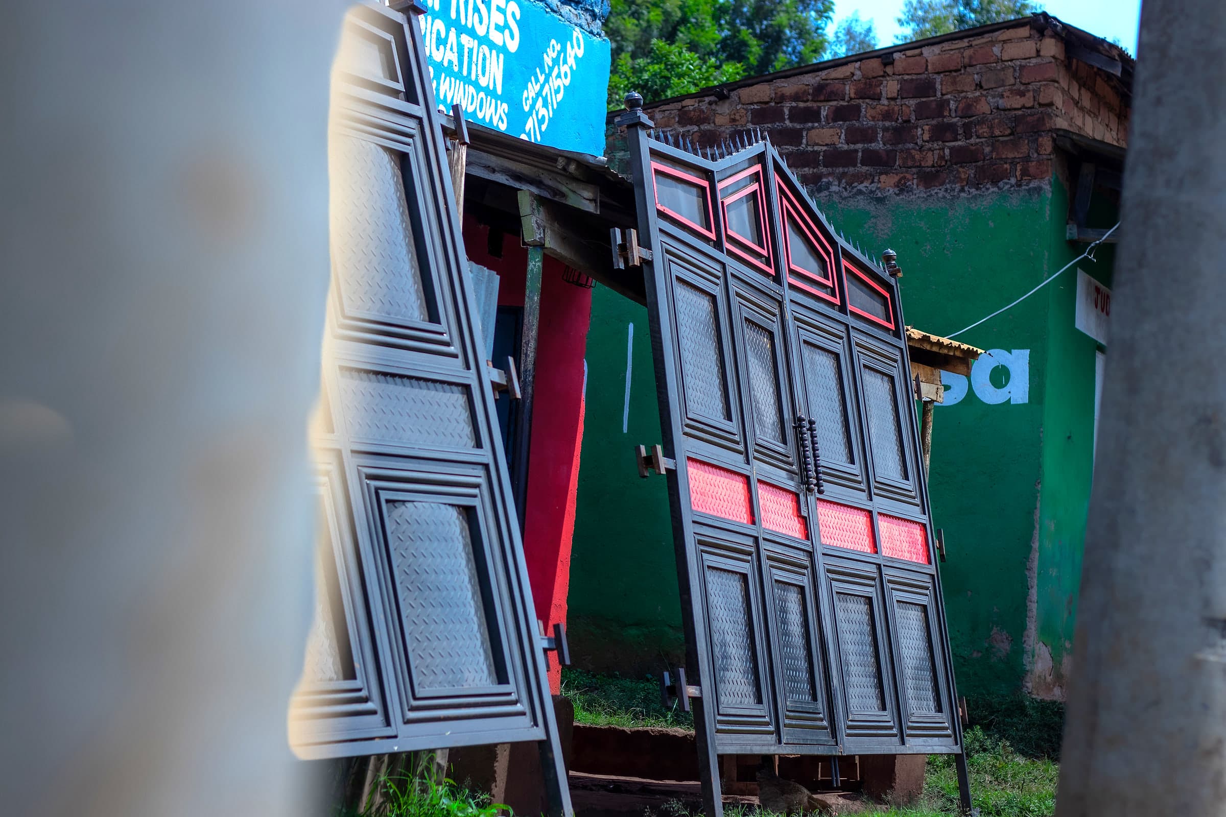 Black & Red Panel Compound Gate