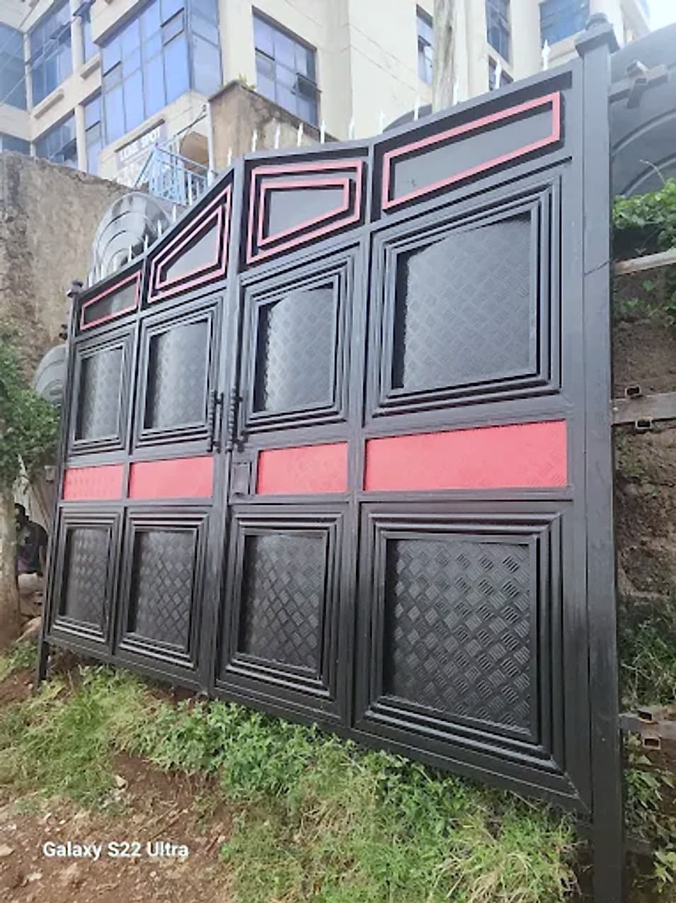 Black & Red Panel Compound Gate