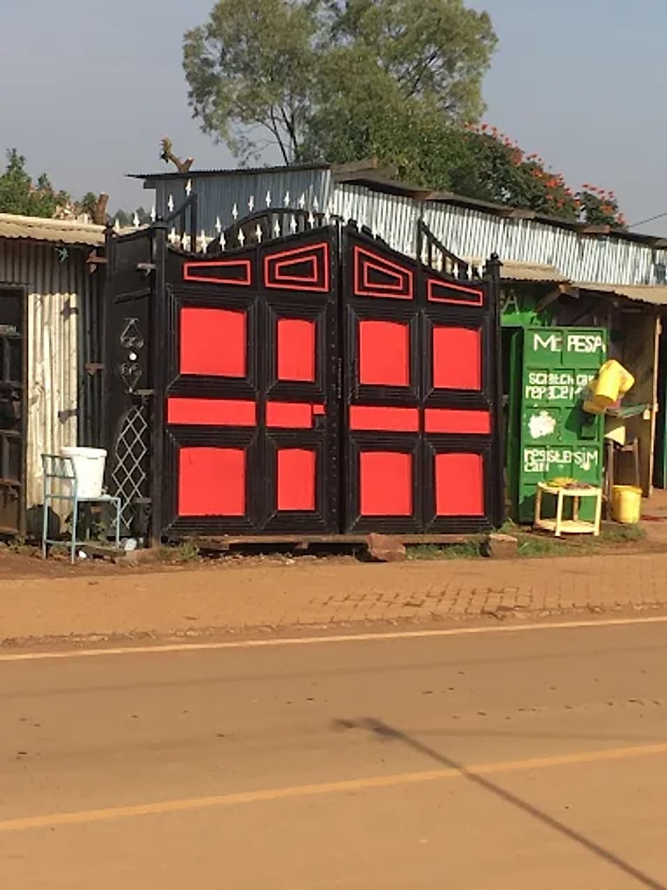 Black & Red Panel Gate, Roadside
