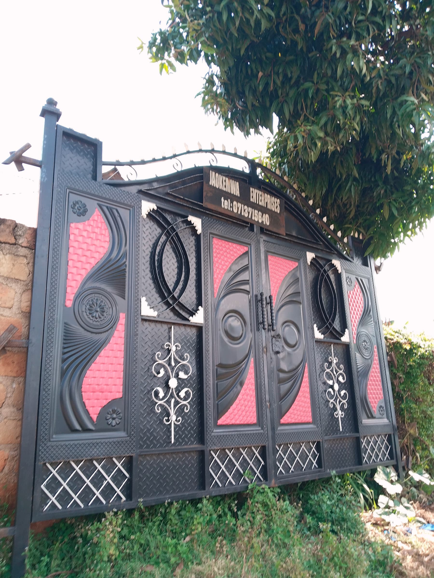 Black & Rose Medallion Compound Gate