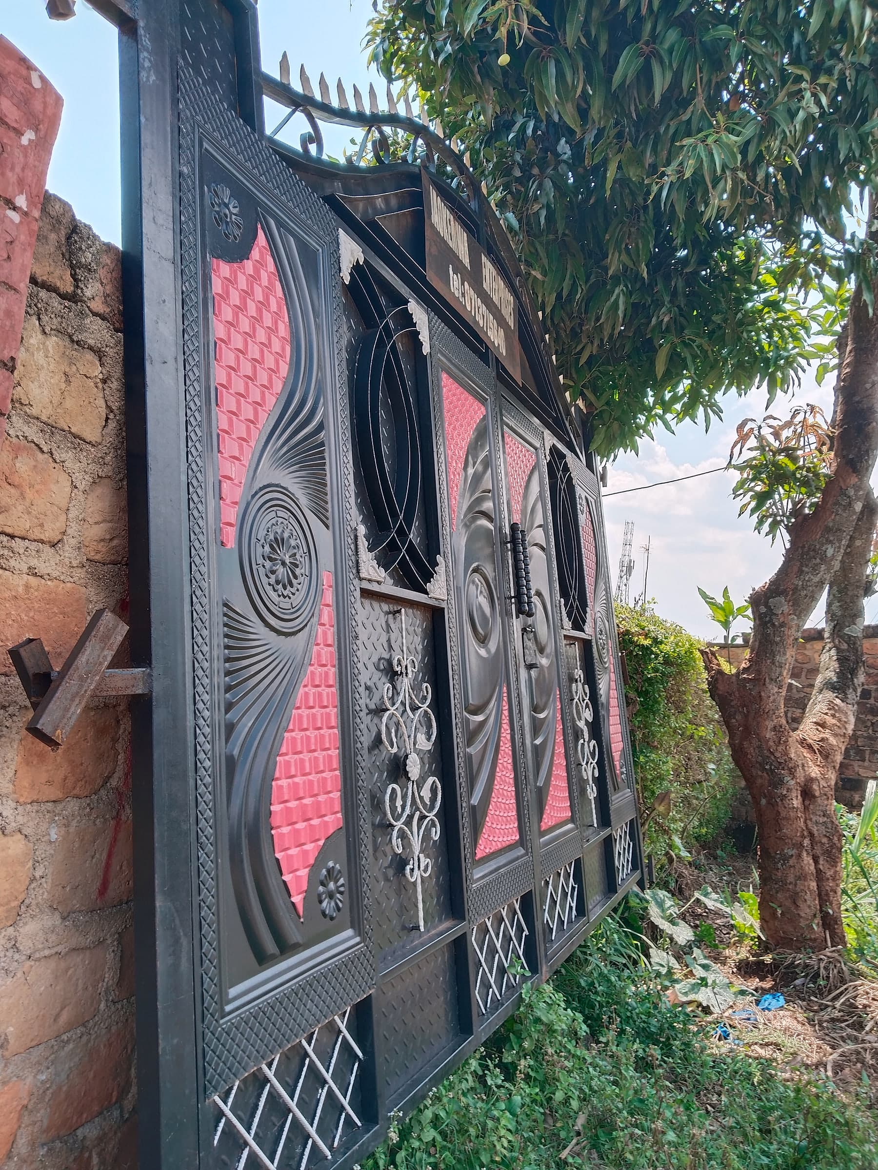 Black & Rose Medallion Compound Gate