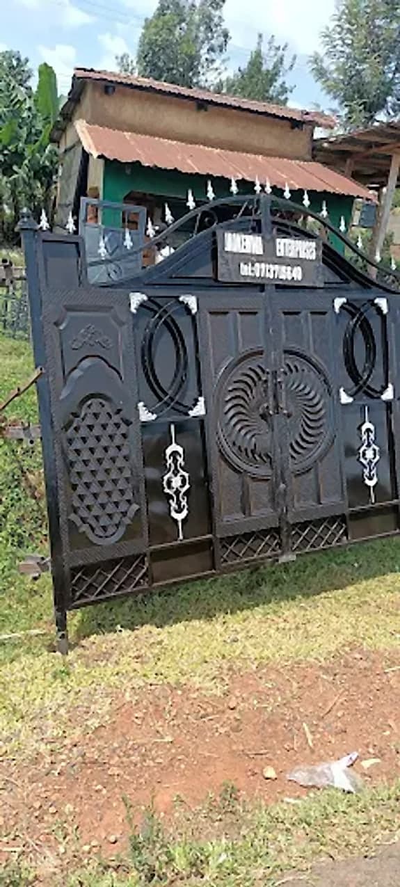Black Medallion Compound Gate