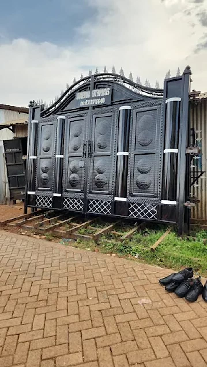 Black Panel Gate with Arched Crown