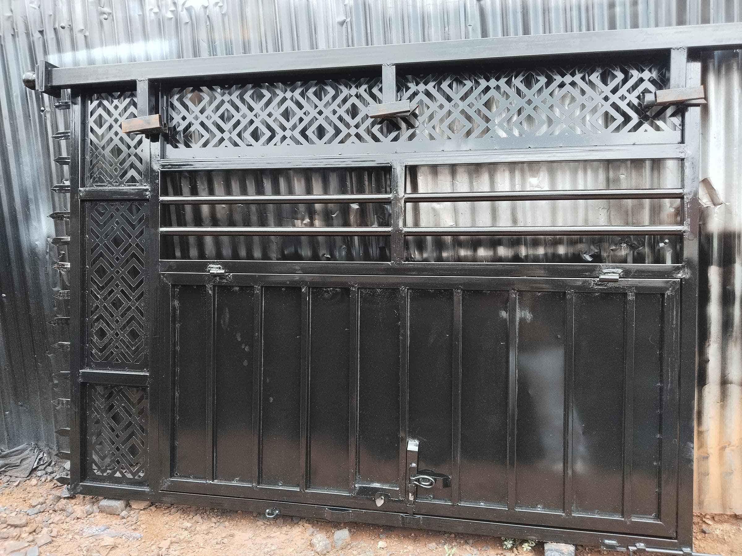 Charcoal Sliding Gate with Lattice Crest