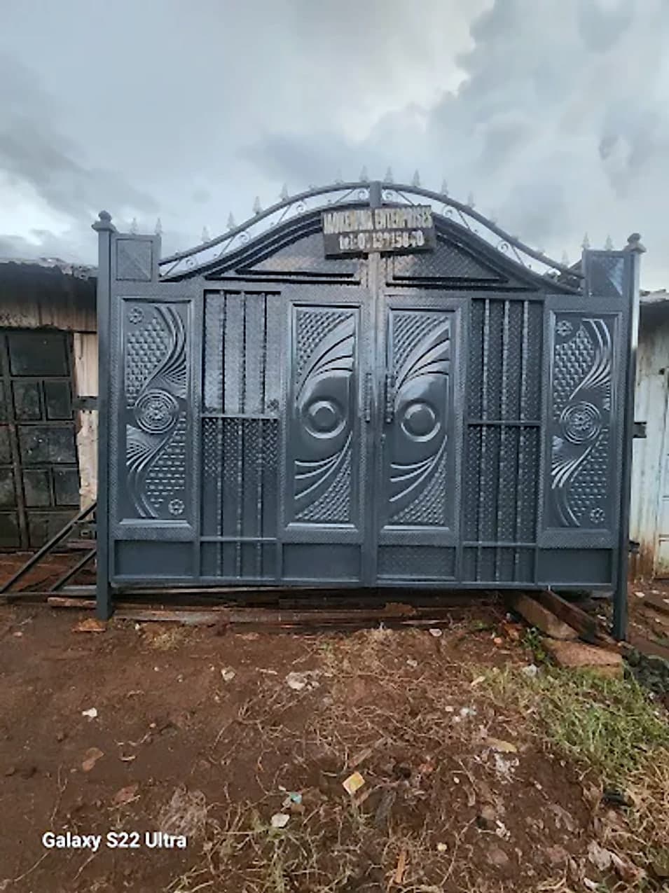 Charcoal Wave-Panel Compound Gate