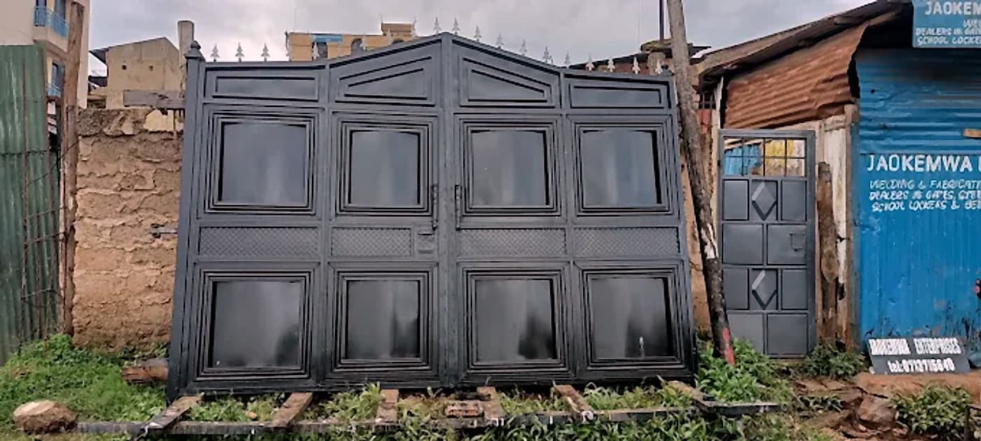 Classic Black Panel Compound Gate