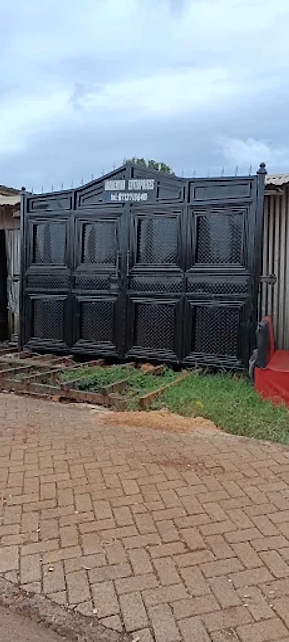 Classic Black Panel Compound Gate