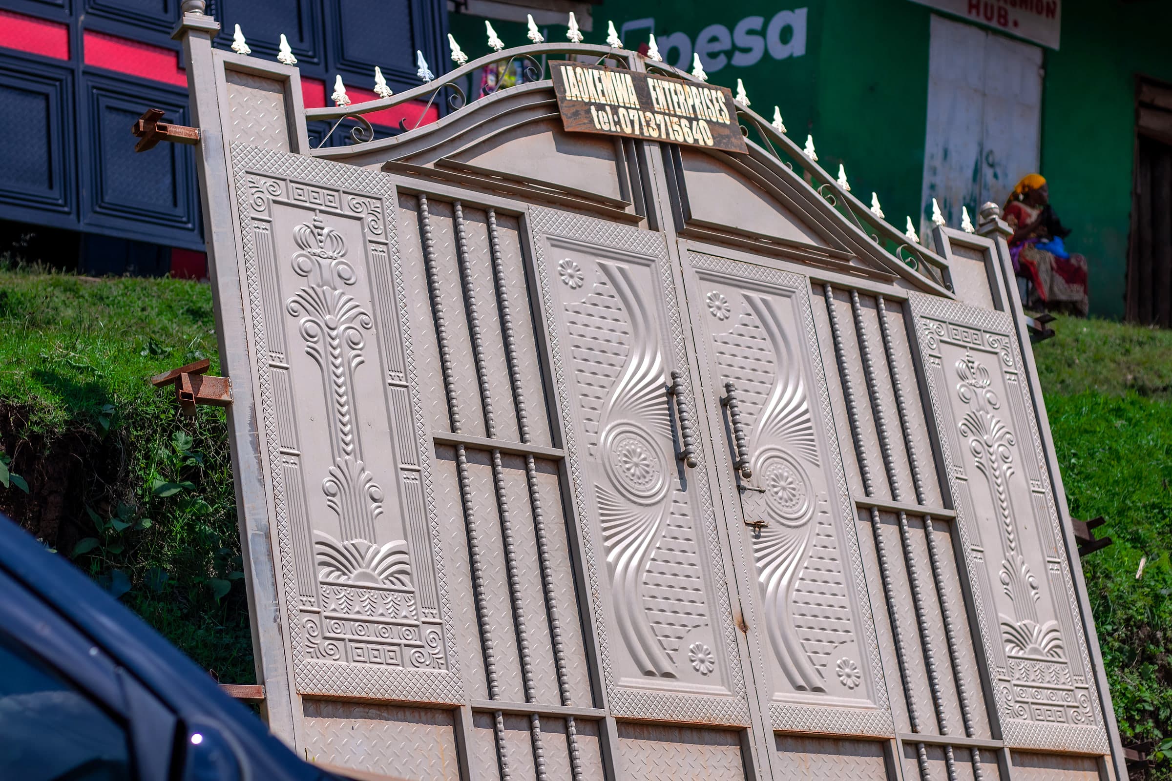 Cream Ornate Double Compound Gate
