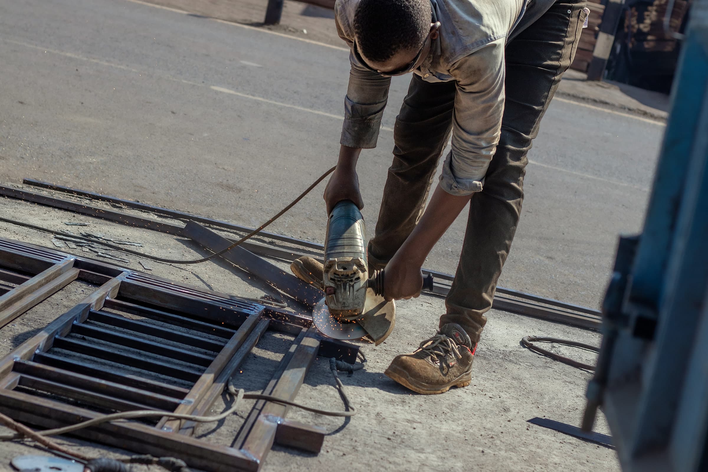Cutting with the Angle Grinder