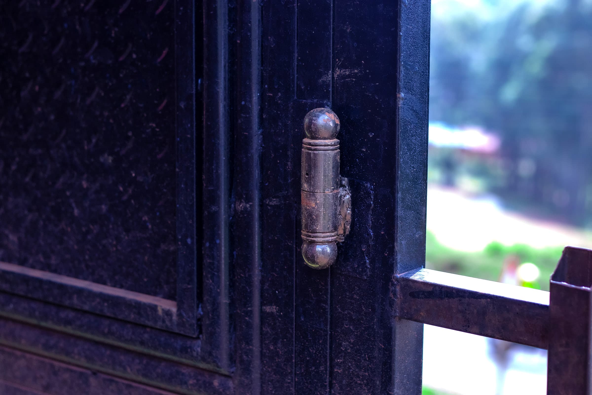 Hinge and Weld Detail