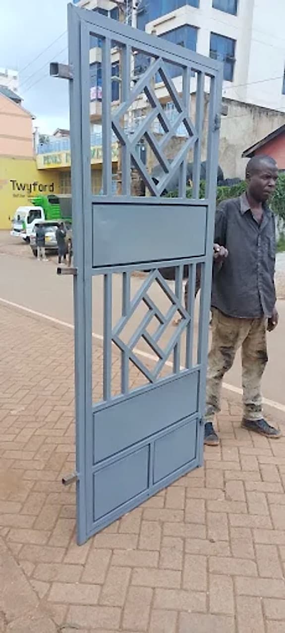 Lattice-Top Door — Shown to Scale