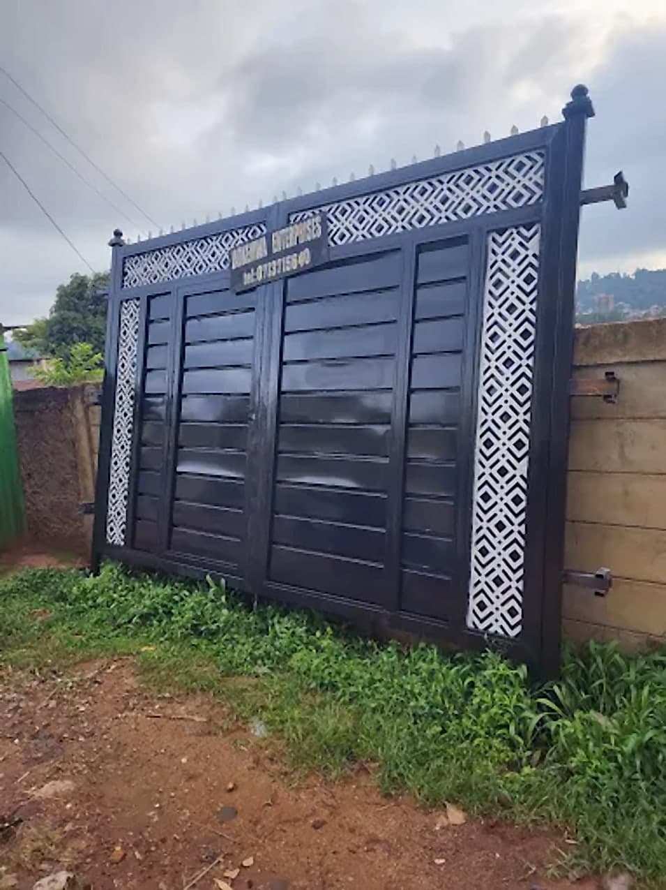 Navy & White Lattice Compound Gate